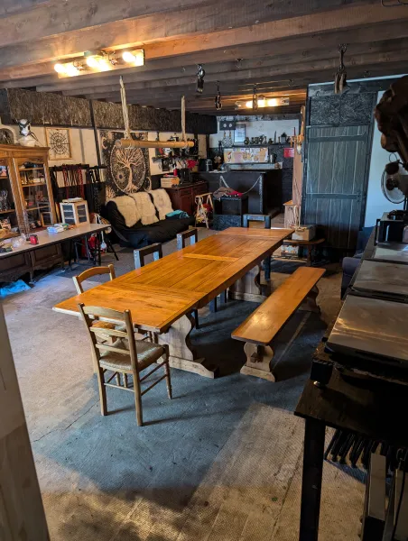 La Tanière Des Débauches, un espace commun aux gites BDSM de l'Antre Des Vices proche de Valence La Tanière Des Débauches, un espace commun aux gites BDSM de l'Antre Des Vices proche de Valence